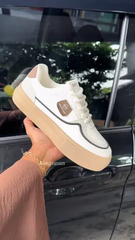 Sepatu wanita premium, cek keranjang kuning ya #fyp #lewatberanda #sneakers #sepatu #taswanita #sepatuwanita 