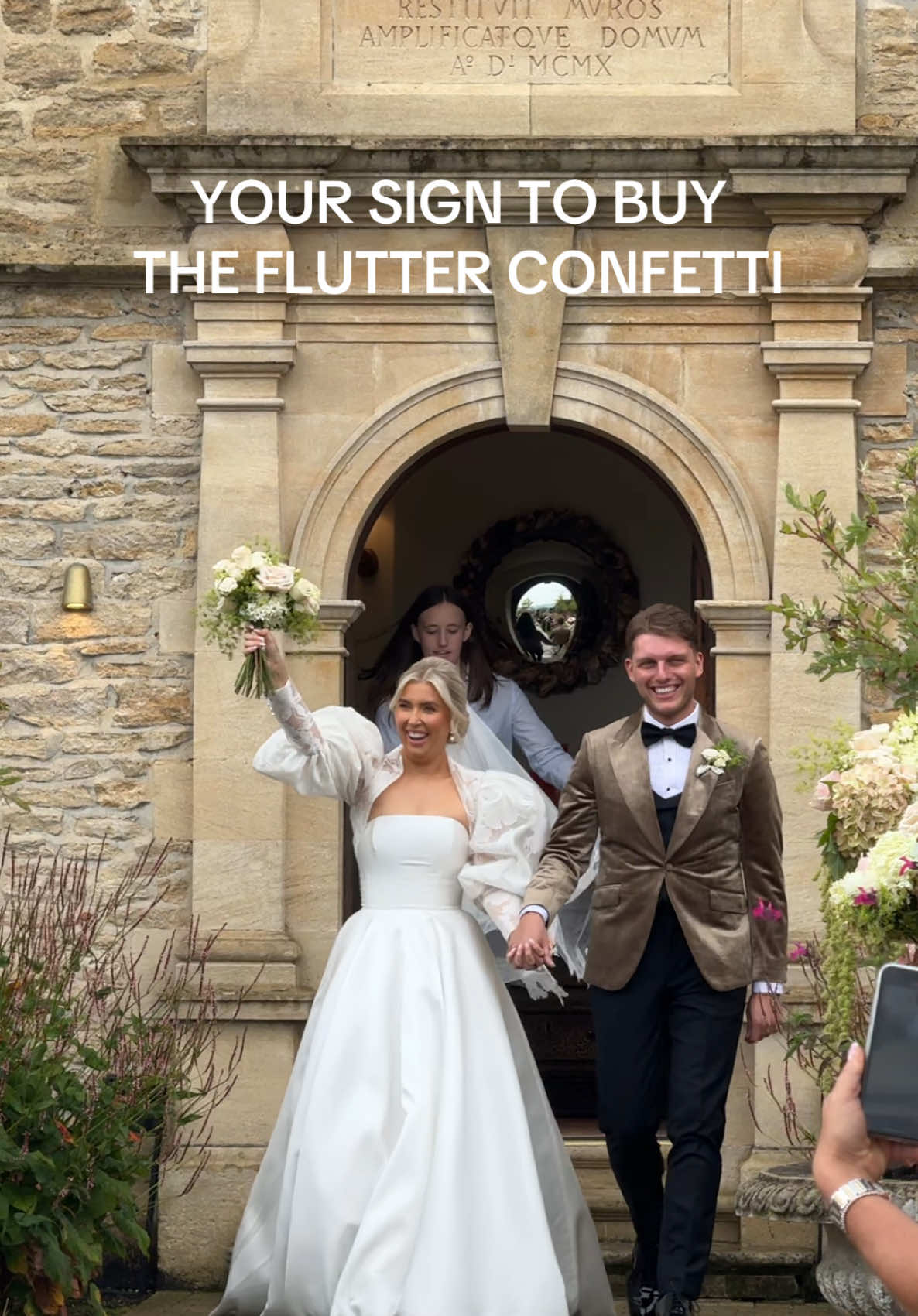 The most incredible part of the day to capture as a Wedding Content Creator (I mean it’s all incredible but this part in particular) is the confetti. I always encourage couples to choose biodegradable paper confetti as it falls slowly, doesn’t stick to your hair and honestly looks and feels incredible. It’s also cost effective and can be made yourself! My other tip is to forget the individual bags. Put the confetti in large baskets and ask guests to grab handfuls. #weddingcontentcreator #ukwedding #kinhouse #confetti #weddingtips #bridetok 