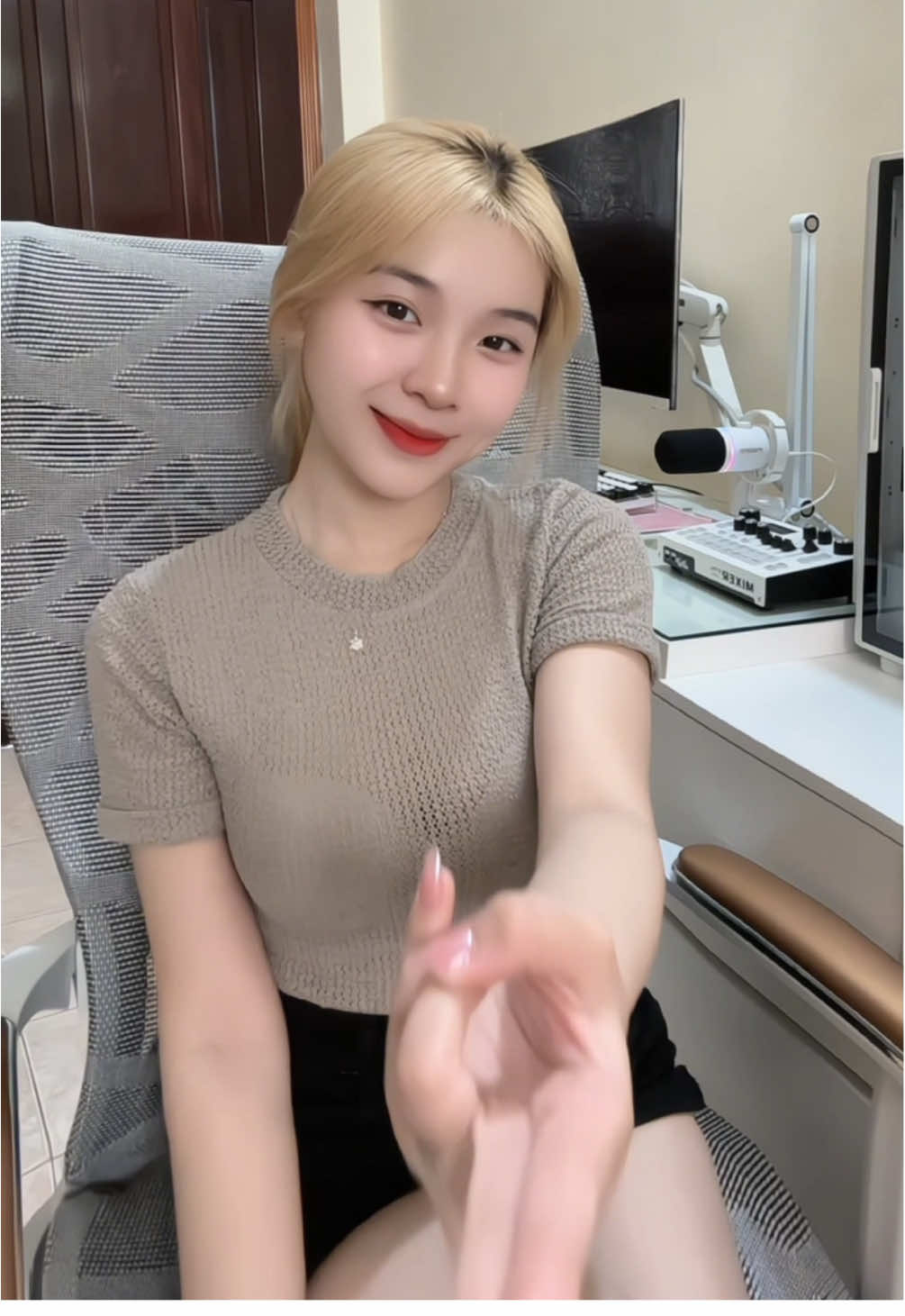 Môi này hôn đi chứ đừng lặng im 😌 #xh #viralvideo #fyp 