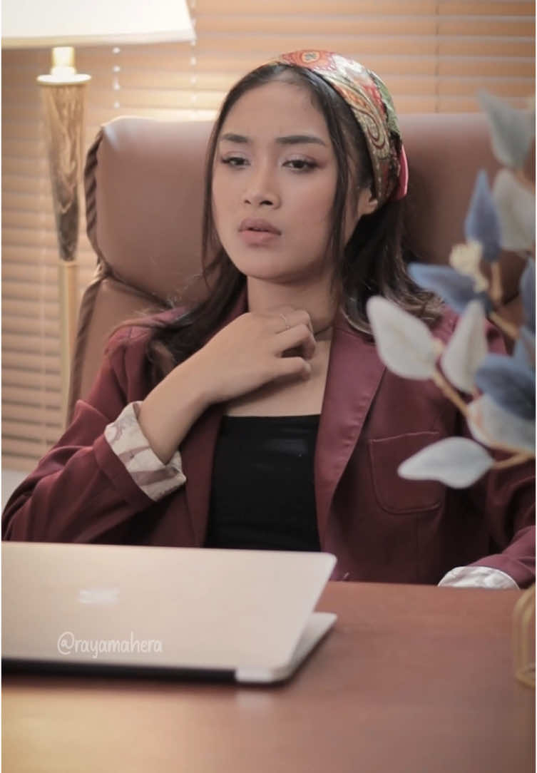 Hamil bikin pucinggg! @Selfietime Shorts  #SerialTikTok #TikTokTainment #TikTokSeries #TikTokSeriesFuture #RamadanDiTikTok #drama #rayamahera #suneedaycreative #dramatiktok #viraltiktok #suamiistri #hamil #ngidam #kerja #direktur #kantor 