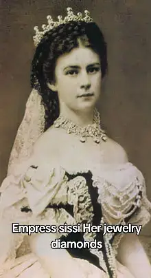 Empress Sissi is a queen who really loves beauty and traveling to various countries.  #fy4you #empressisiofaustria #empressisiofaustria 