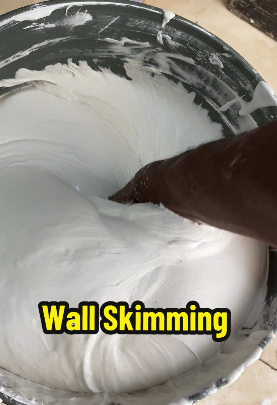 Stop skimming with black cement or pop cement, use this joint compound instead. #pop #plasterofparis #Screeding #skimming #Nigerianpainter #Abuja #cement 