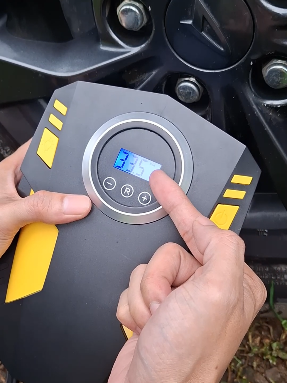 Air Compressor multifungsi atau pompa angin elektrik bisa untuk mobil, sepeda, motor, balon dll. Pemakaiannya simple banget . #pompa #pompaban #pompabanmobil #pompabanmobilportable #aircompressor #pompaangin 