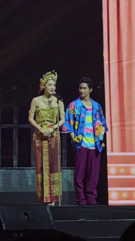 สวัสดีแขกผู้มีเกียรติ #PEBACAconcert  #กระปุกพลอยนิรา #kapookphat  #KristPerawat #SingtoPrachaya  #OffJumpol #GunAtthaphan  #Tawan_V #Newwiee 
