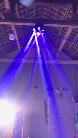 đèn moving 6 cánh phiên bản nâng cấp 2025 được tích hợp thêm LED Cầu lồi để tạo ra một dải anh sáng lung linh huyền ảo rất phù hợp sử dụng cho sân khấu . phòng hát hơc tiệc anh sáng KTV #denlaser3d #denlasercambiennhac #dentrangtri #denlaser #denbayphong #densukien #denkaraoke 