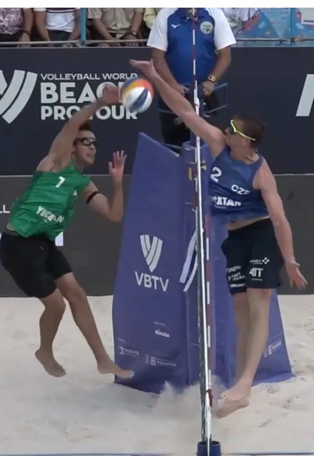 KONG BLOCK!! 🙅🏻‍♂️ #beachvolleyball #bpt #beachprotour #volleyballplayer #volleyballworld 