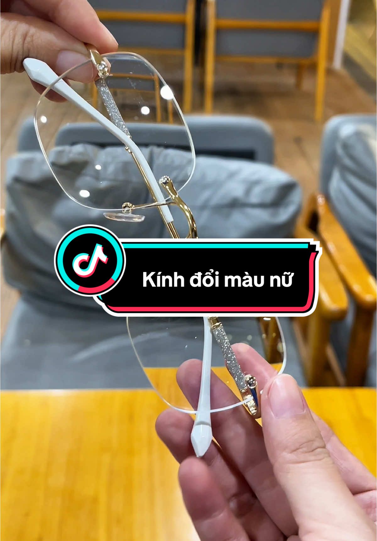 Kính đổi màu đẹp cho nữ #kinh #kinhnu #kinhmatnu #kinhdoimau #phukienthoitrang 