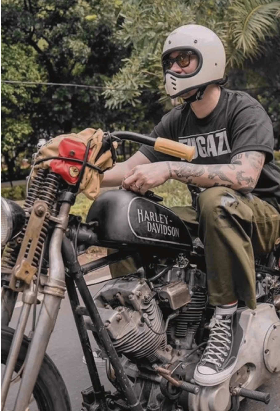 inspirasi outfit style⚡️ #poseideas #referensioutfit #OOTD #outfit #outfitinspo #outfitideas #outfitinspiration #StreetFashion #streetwear #StreetStyle #outfitkece #style #outfitcowok #ootdcowok #ootdcowokkekinian  #outfitkeren #outfitstyle #ootdstyle #ootdmen #baggypants #celanabaggy 