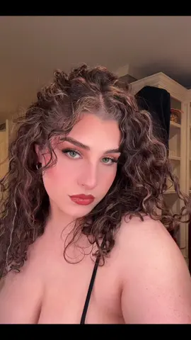 Loved this makeup deownnn-should I do a tutorial 🙈