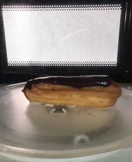 Microwave VS Eclairs 🧁🍰😂🫣 eclairs#microwave #experiment #scienceismagic #footballtiktok #dessert #Eclairs #Cake 