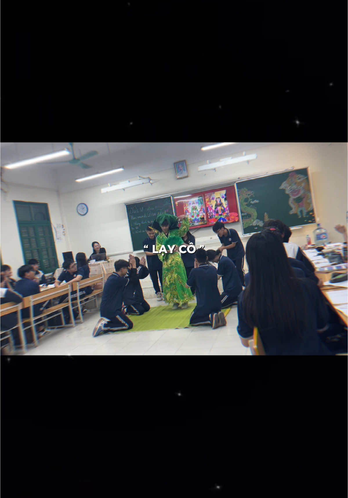 Người ta lên bảng trả bài, còn mình lên... hầu đồng🤣. #CapCut #a3k61lh ##xuhuongtiktok##thptlh##xuhuong##a3k61##codong