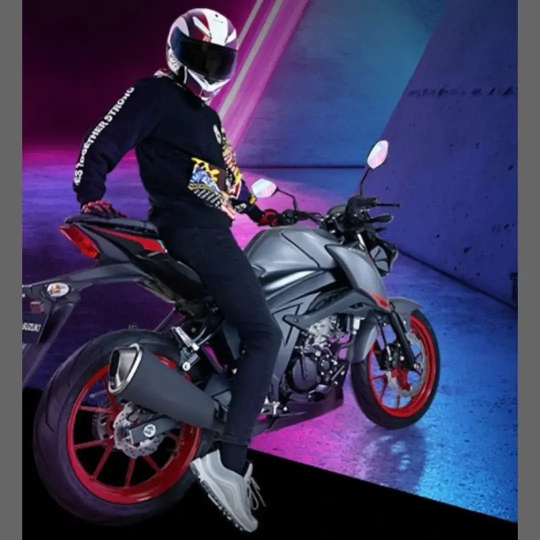 Suzuki GSX S150 adalah Motor Sport Naked dari Suzuki. Motor sport 150cc ini menawarkan performa tangguh dan desain ergonomis. memudahkan pengendara dalam situasi apa pun, tetap memberikan sensasi sport yang keren. Nah motor ini pakai mesin 150cc DOHC Full injeksi 6 percepatan. Mesin Motor ini sama dengan Suzuki GSX R 150 yang versi motor sport. Suzuki Indonesia Motor menghadirkan warna baru dari Suzuki GSX-S150. Didukung dengan fitur terbaru Lamp Ring Keyless, Lampu Hazard, dan New LCD Speedometer Motor ini diharga Rp32.320.000 untuk OTR Jakarta. Nah pilihan warnanya  1. Titan black 2. Brillian white Met Triton blue #suzukigsxr #suzukigsxs150 #Gsxr150 #Gsxs150 #Suzuki #haisobatotomotif 