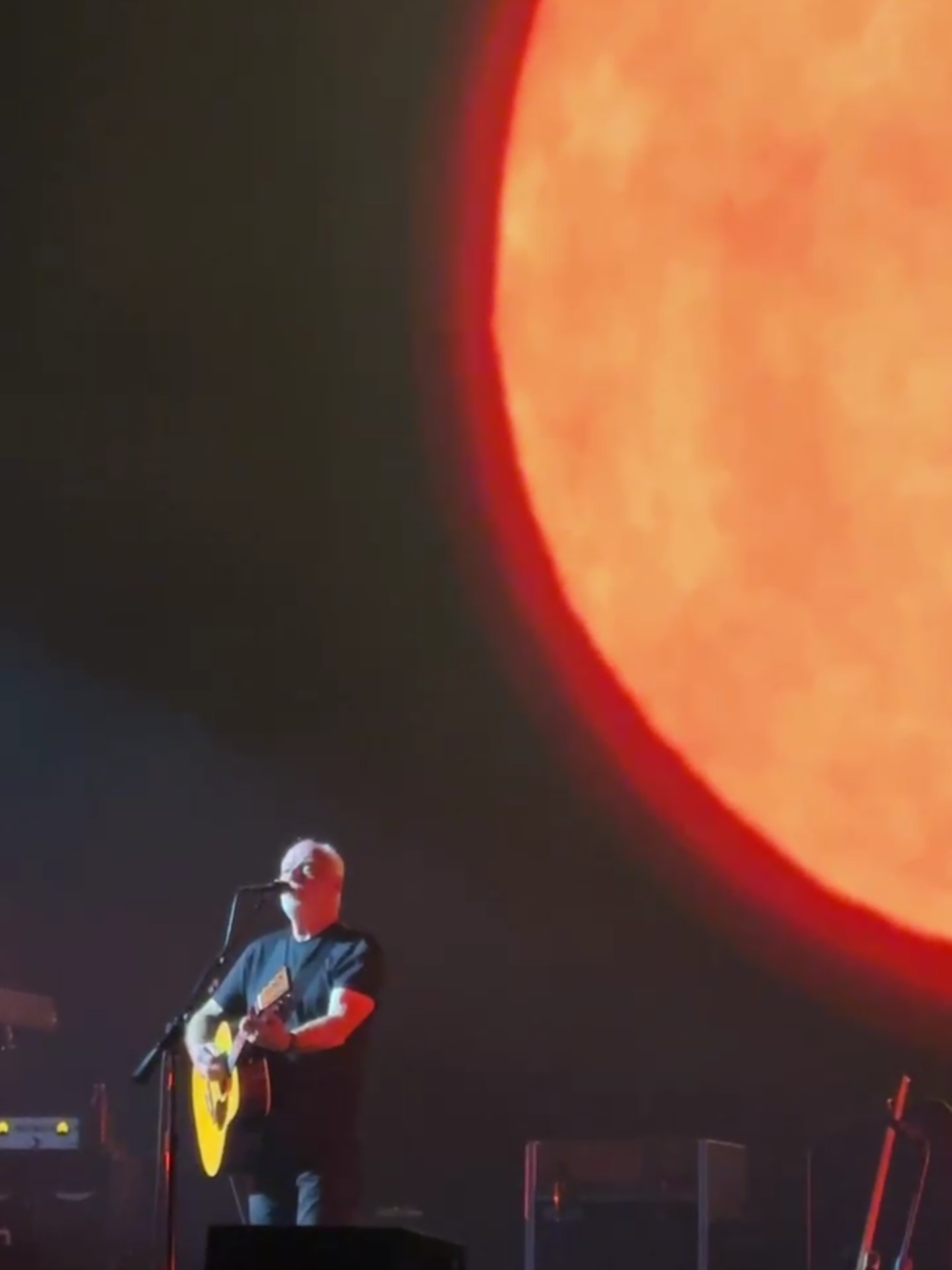 Pequeno trecho de David Gilmour apresentando 