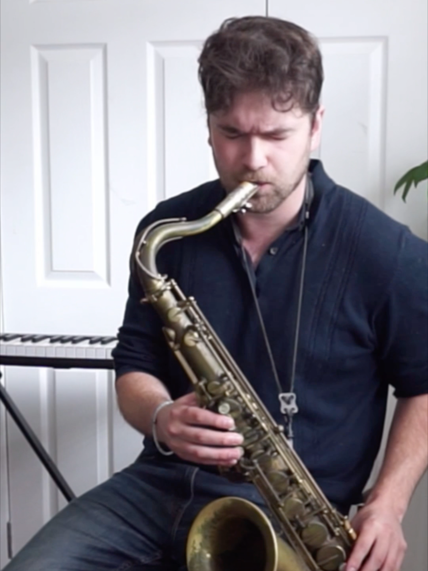 Pretty much a full year since Badge and Gun started to blow up on TikTok, which led to @sunglasseskidmusic and myself making it into a full track. Still incredibly grateful for all the love and support of this song, and to sunglasses kid for featuring me on it! Take this as a reminder and go stream it now!! ;) #saxophone #badgeandgun #SunglassesKid