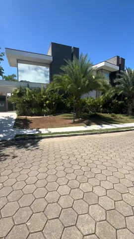 Venha conhecer Riviera por dentro! #brasil #imoveisdeluxo #altopadrao #casanapraia #paisagismo #casadossonhos #podeserseu #corretoradeimoveis #imoveis 