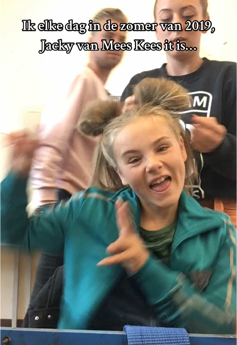 lol, de haar tutorial van Jacky 🤓 #meeskees #jacky #lilovandenbosch 
