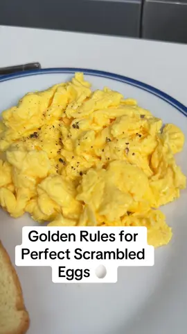 Want those perfectly fluffy, diner-style #scrambledeggs 👌 You’ll have to follow our #goldenrules - how do you make your scrambled eggs?  #diner #eggs #breakfast 