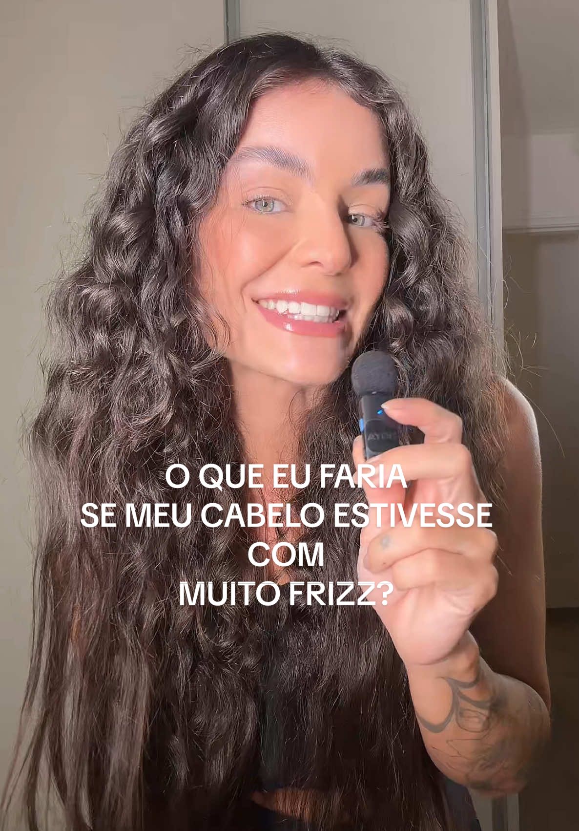 Minhas 4 MAIORESSSS dicas, que eu faço SEMPRE!  Ajuda demaaaaais a controlar o frizz! #transicaocapilar #creatorsearchinsights #cabelocomfrizz #frizz 