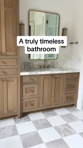 A timeless, traditional primary bathroom in one of our recent home builds ✨  #bathroomdesign #bathroomremodel #bath #bathroom #bathroomtile #checkered #whiteoak #timelessdesign #interiordesign 