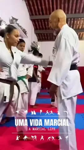 Esquivadere dere dere ! #esquiva #artesmarciais #luta #bjj #jiujitsu #meme #piada 