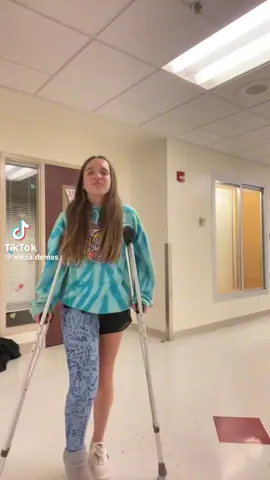 #longlegcast #fulllegcast #brokenleg #legcast #cast #casted #castedup #bluecast #crippled #cripple #crutches #fyp