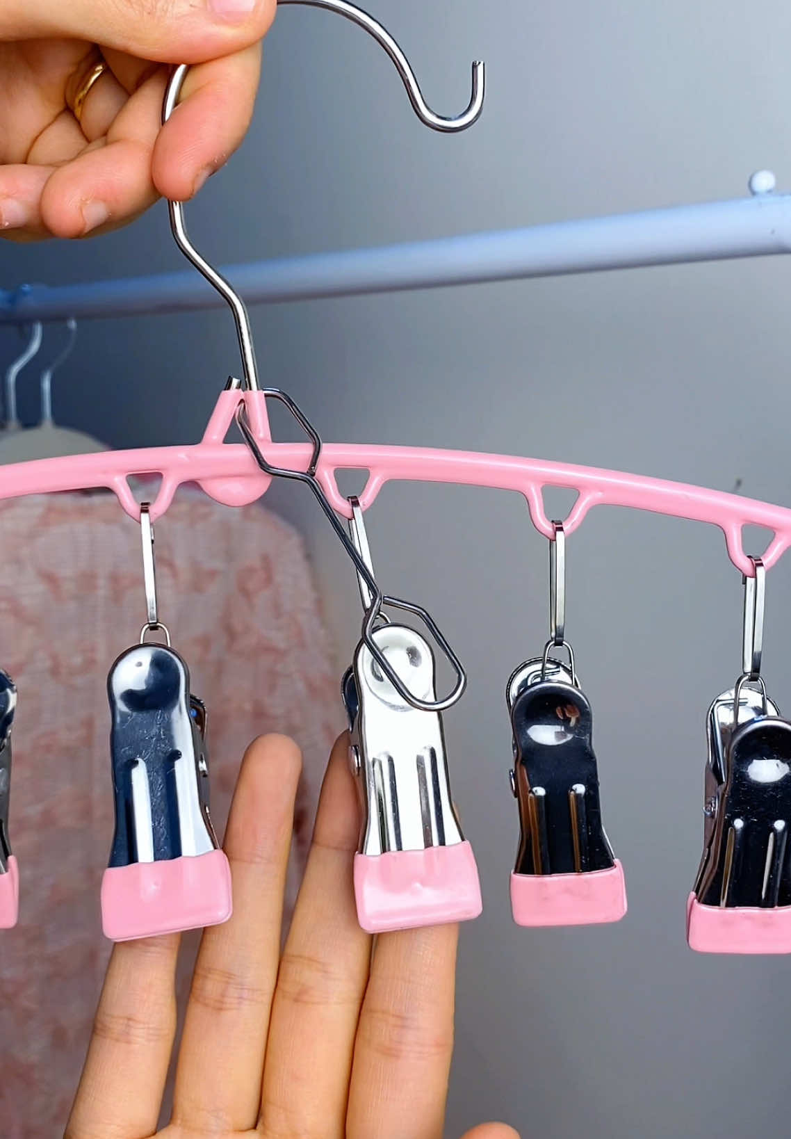 Móc treo đồ inox kẹp chắc chắn mà lại bền #moctreoquanao #moctreodolot #moctreoquanaodanang #mockepquanao #moctreotatvo #moctreodochobe #xuhuong 