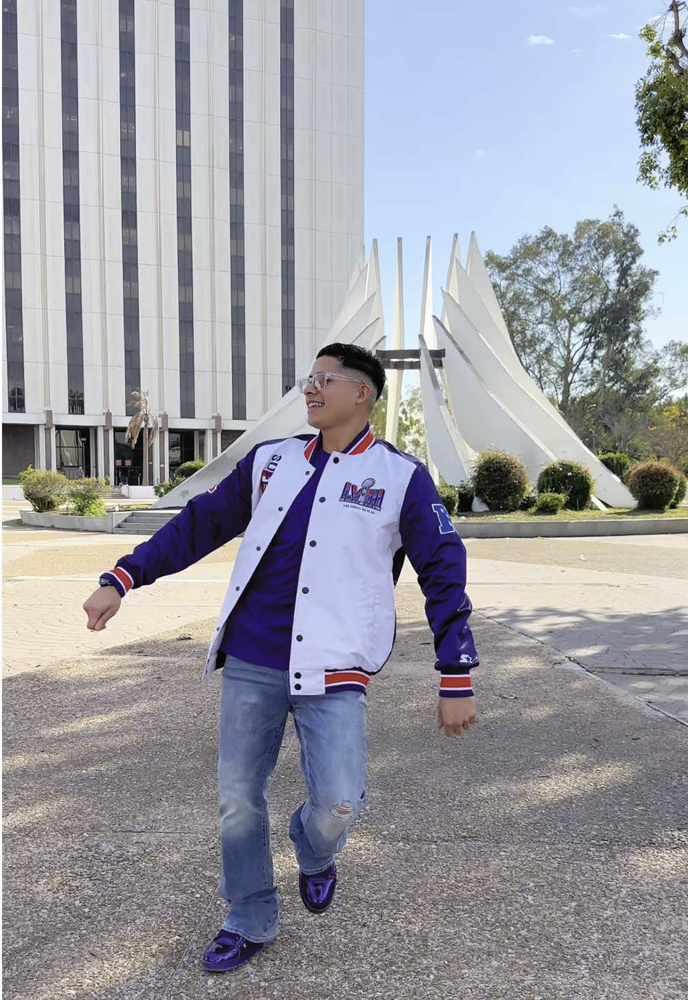 Replying to @🍒♡☆N3lli3☆♡🍒 W 🕺🏻 backup dancer repping Compton! 🫶🏼😎🔥 #theynotlikeus 