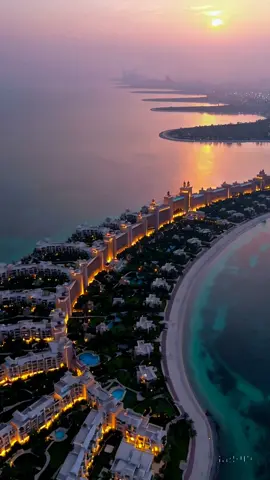 Drone Views of the Palm at 6PM #dubai #dubaisunset #goldenhour #palmjumeirah #luxuryviews #dxb #goldendxb 