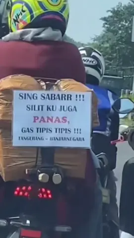 wayahe mudik....setiap pemudik pasti pernah menulis atau membaca tulisan bgini..., apa tulisan ter absurt yg pernah kalian baca saat mudik terutama pemudik motor 😁😁 selamat mudik sehat selamat sampai tujuan 😇 #beritaterkini  #mudik2025  #pulangkampung #infomudik  #mudikmotor  #mudiklebaran  #anakrantau  #tangerang #jawa  #fypシ 