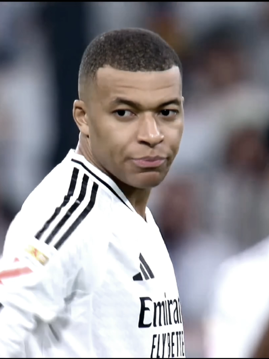 منو افضل مهاجم حاليا؟🤍🔥#كيليان_مبابي🇲🇫 #كيليان_مبابي #kylianmbappé #mbappe #mbappé #realmadrid #ريال_مدريد #fyp 