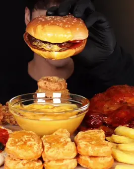 Cheeseburger with cheese sauce🍔 ASMR MUKBANG #mukbang #burger #cheeseburger #햄버거 #먹방