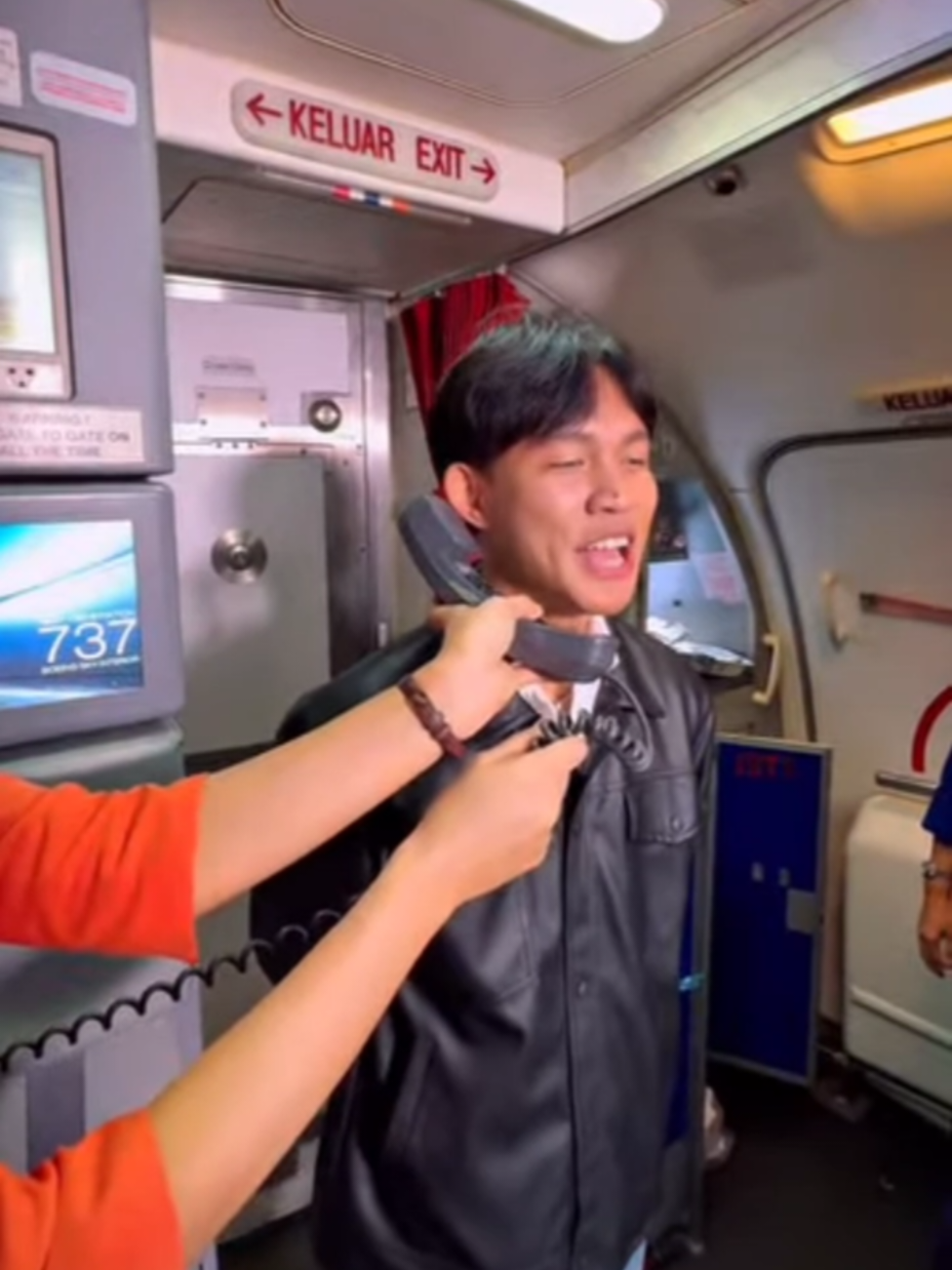 iklan dulu🥰 @fajarnurdiansyah @garuda.indonesia  #fajarnoor #indonesianidol 