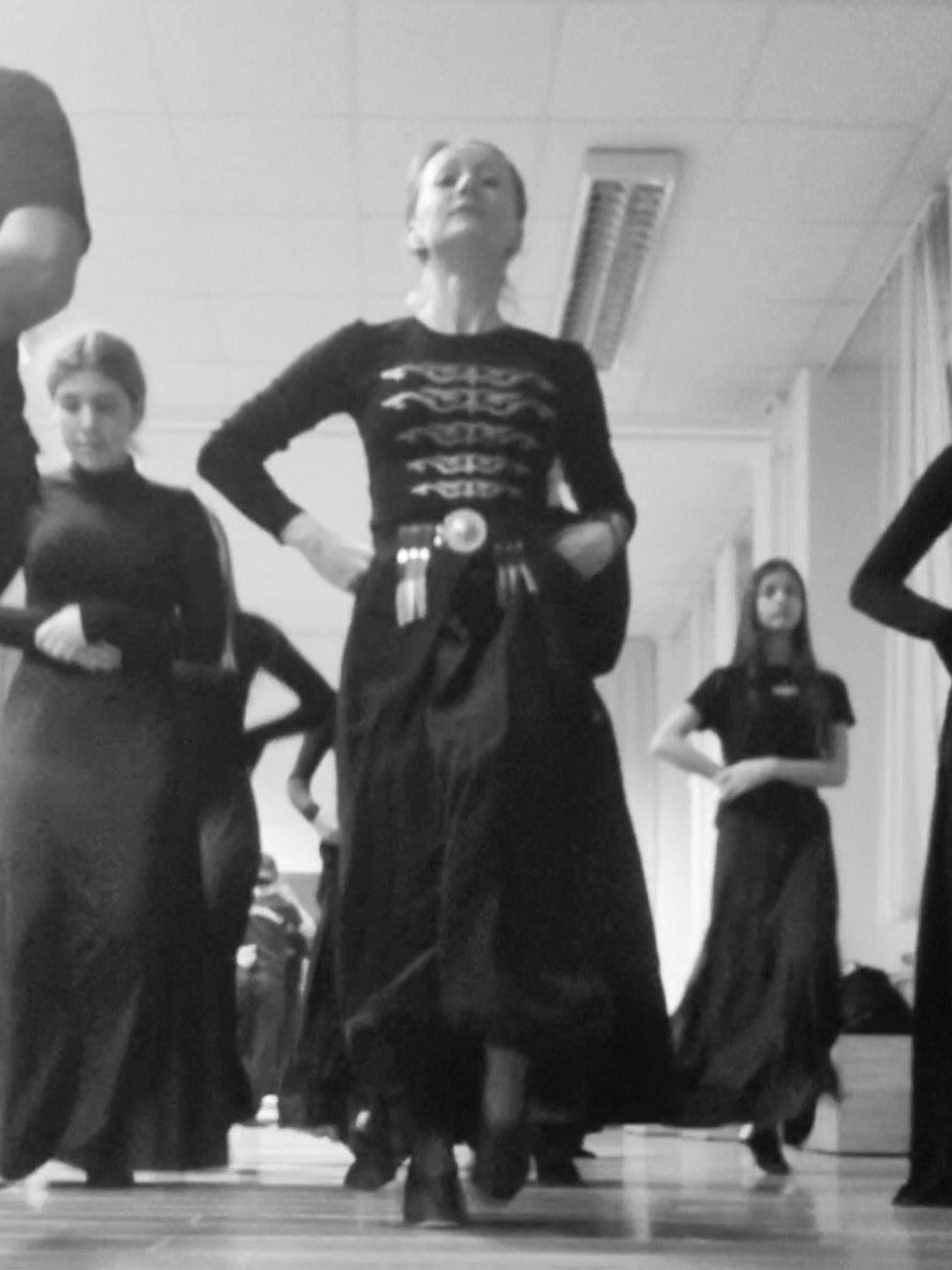 уже почти 3 месяца как не танцую, но возможно, скоро продолжу 😁 видео из #архив #caucasian #dance #кавказскиетанцы #танцы #лезгинка #тренировка #урок #dancer #f #fyp #berlin 