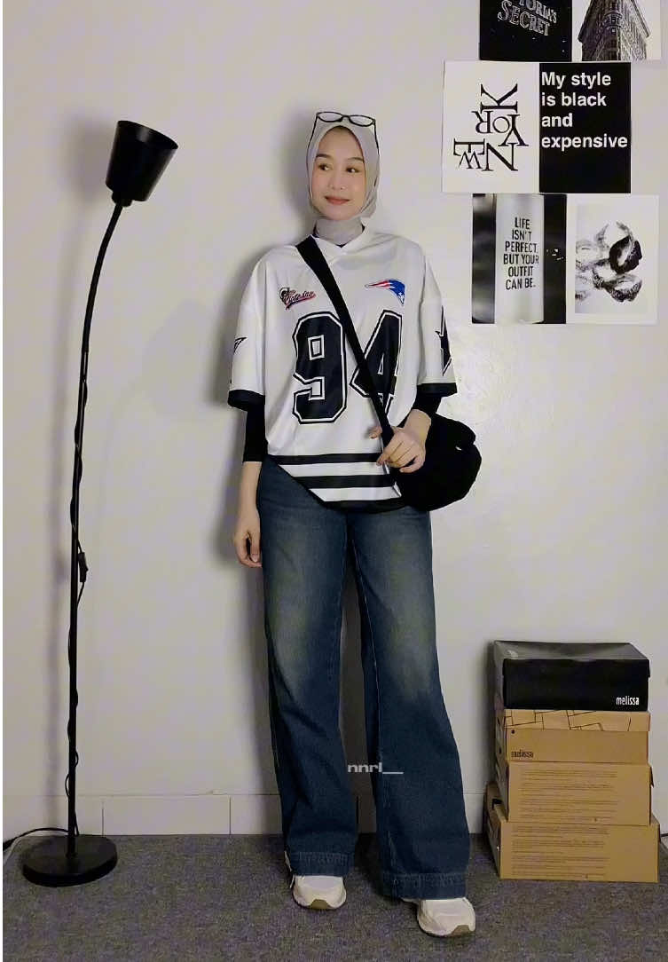outfit nonton bola✨ #jersey #kaos #kaoswanita #baggyjeans #outfit 