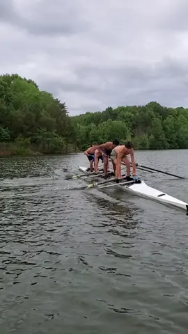 But why 🤔 #rowing #rower #cardio #crossfit #aviron #concept2 #rowingmotivation #rowingclub #rowingmachine #rowinglife #Fitness #rowingboat #rowingtiktok #athlete #filippi #womeninsport #rowingrelated #erg #watersports