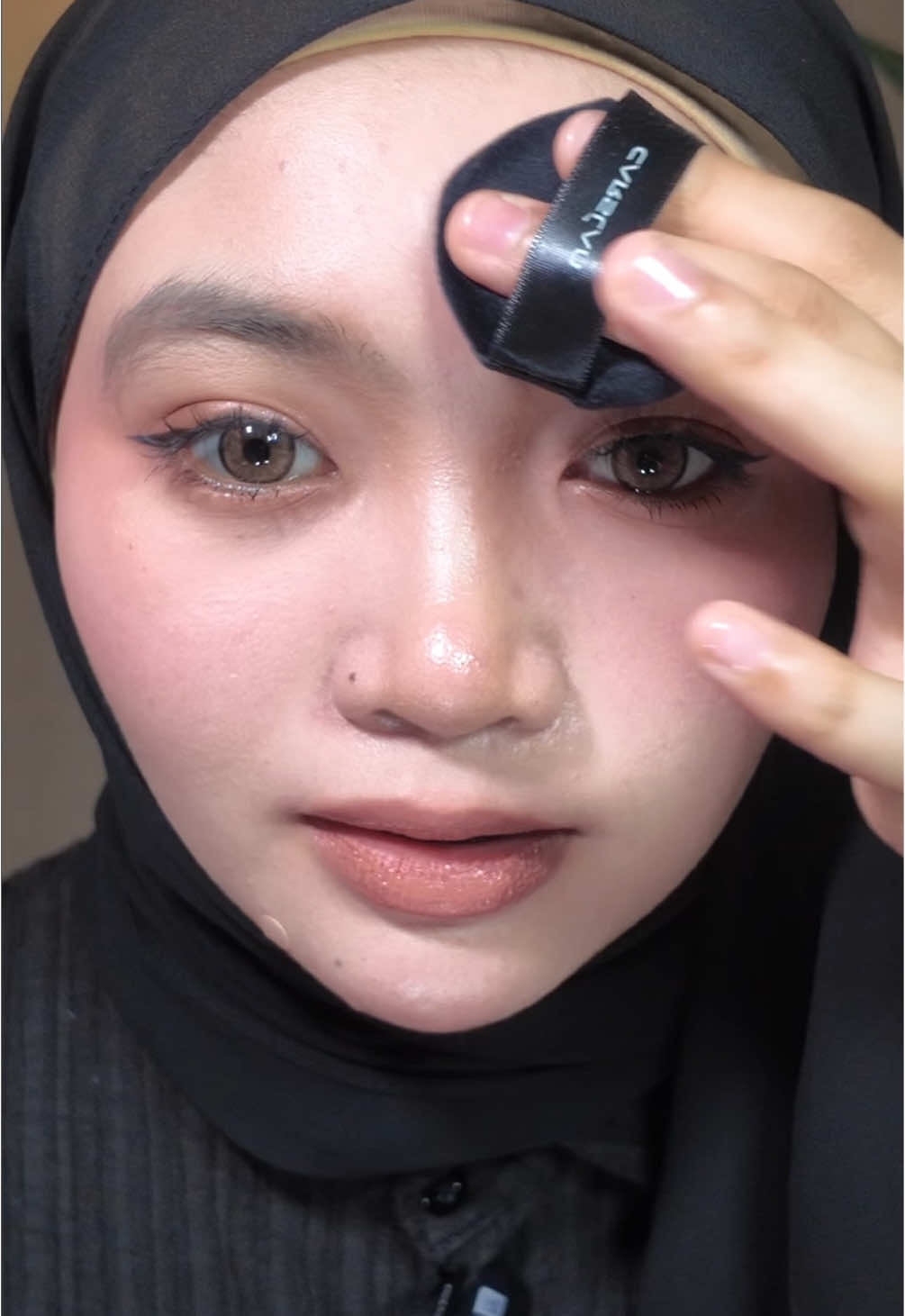 Terus tak nampak pores and minyak2 dekat muka! 💗  #carslan #loosepowder #carslanloosepowder #makeup #makeuptutorial 