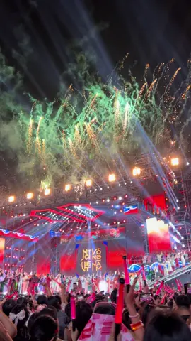 Mãi đỉnh, tôi yêu Việt Nam 🇻🇳 #concertatvncg #anhtraivuotnganchonggai #motvongvietnam #phandinhtung #atvncgconcert 