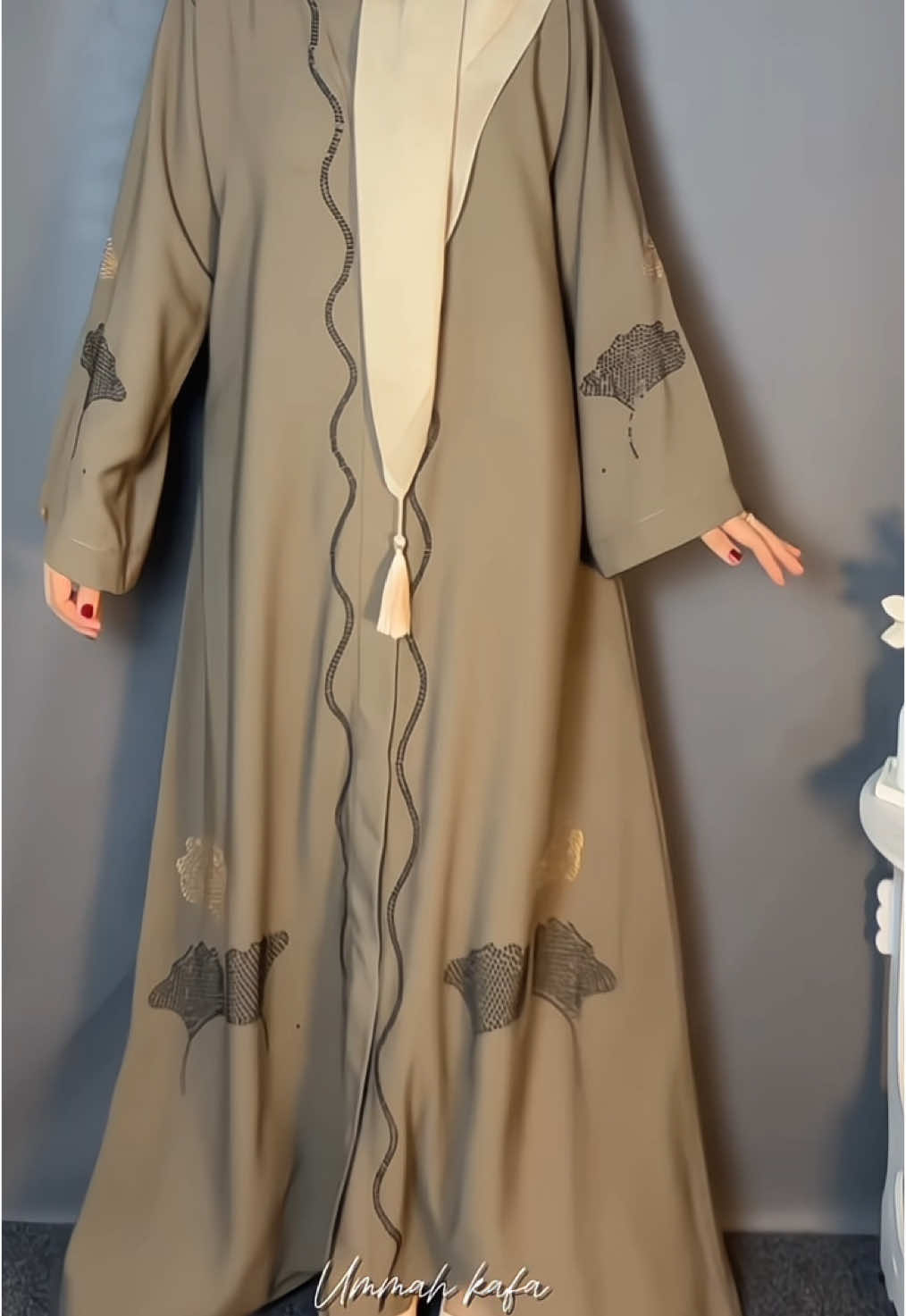 Abaya tsamroh by syakila ini cepet banget sold out nya 😱 yuk buruan cek out dikeranjang kuning !!!  #abaya #abayastyle #abayagirls #abayafashion #abayamurah #abayamewah #rekomendasiabaya #abayalebaran 