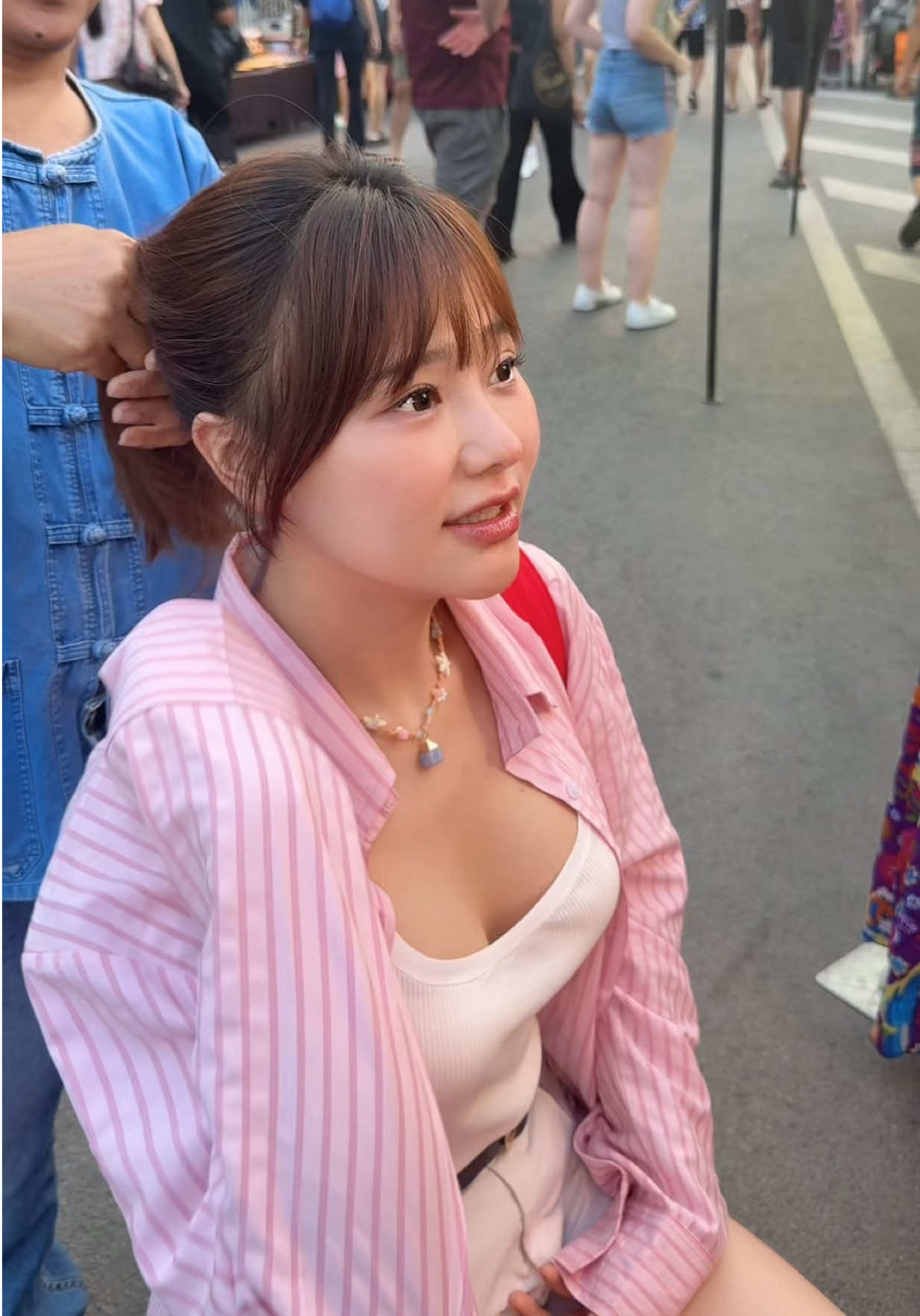 คลิปนี้หลายเหตุการณ์ หลายอารมมาก 🤣 น้องหมิวฉีดยาเก่ง | กาดวัวลาย จ.เชียงใหม่