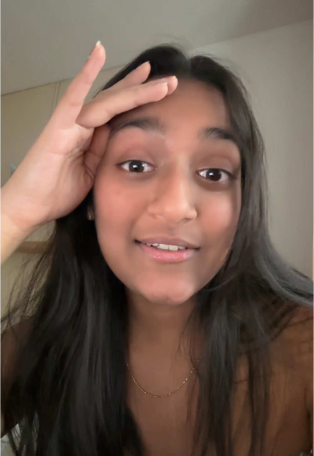 signing in as your resident fashion business girly #womaninfinance #fashiontiktok #sabrinacarpenteroutfits 