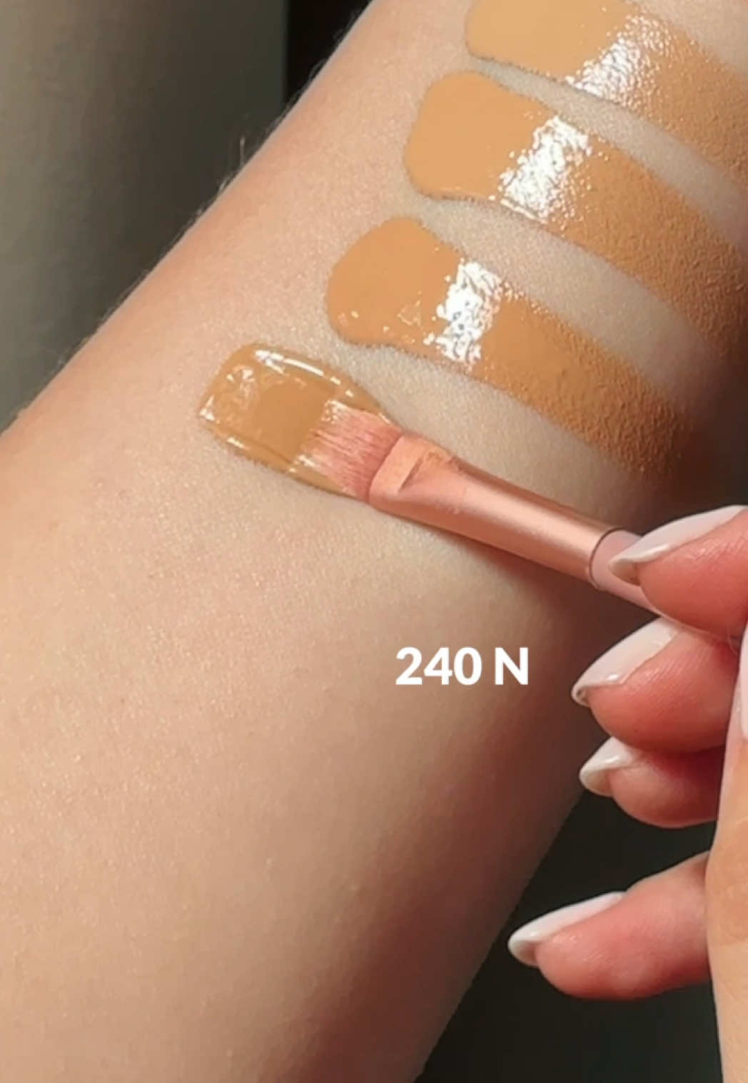 La base serum MakeUp+Care que todos tienen que probar 🥹 #Maquillaje #Swatches #Avon #AvonArgentina 