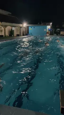Kalau bulan puasa kita tetap latihan malam hari yaaaa #renang #crocodileswimm #renangtetappuasa #atletrenang #renangjatim 
