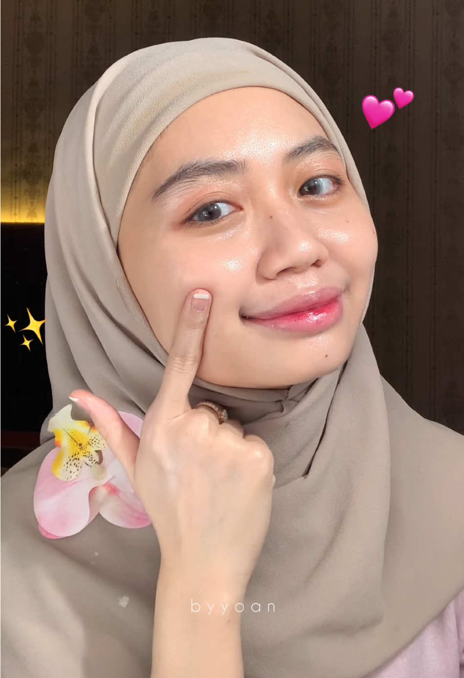 Membalas @✧˚₊‧⁺ vvie ⁺‧₊˚✧ Selain day cream nya yang bener-bener viral, sekarang udah ada glowsicha satu pake lengkap💕 packingnya mewah banget tapi harganya affordable✨ #G#Glowsicha#GlowsichaDayCream#DayCreamViral#SkincareViral2025#PaketSkincareLengkap#SkincareMencerahkan#SkincareGlowing#SkincareHalal#SkincareMewah#SkincareIndonesia#SkincareBrightening#TipsGlowing#PaketSkincareGratisParfumkincareAndalan
