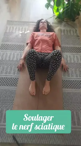 pour soulager ou prévenir des sensations inconfortables au niveau du nerf sciatique tu peux répéter régulièrement ces mouvements... ATTENTION en cas de douleurs consulte un spécialiste !!!! #yoga #mouvement #sensation #posture #exercices 