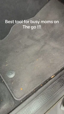 Super quick cleanup car tool #cartool #carvacuum #carvacuumcleaner #vacuumcleaner #momtip #tiktokshopspringglowup 