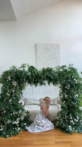 For this arrangement, I used: 	•	32 stems of baby’s breath 	•	240 Italian ruscus 	•	24 peony branches 	•	18 wisteria 	•	30 tulips 	•	6 cherry blossom 💕You can find all these flowers in the video linked in my bio—just click on SHOP MY FLOWERS!