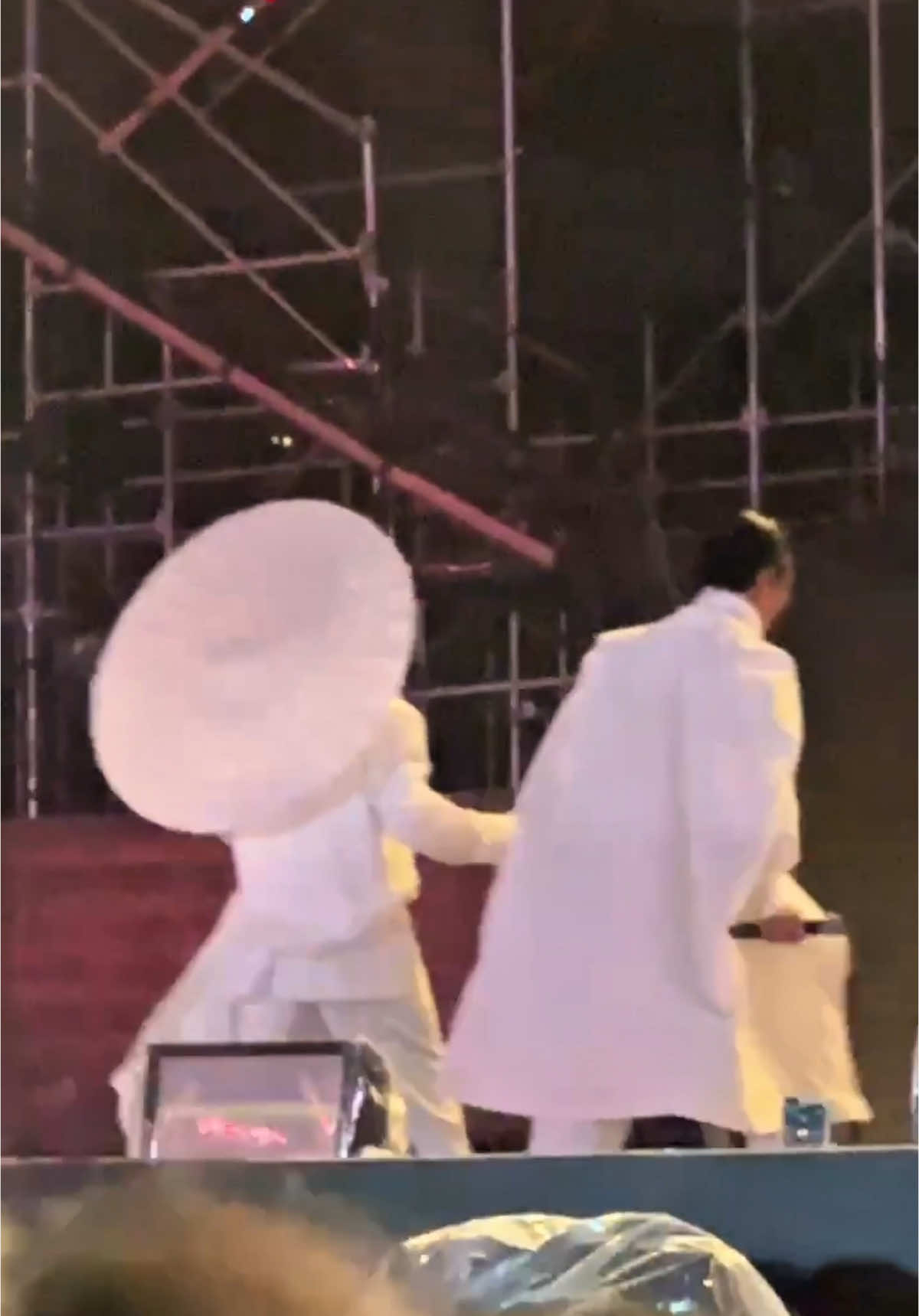 cái khoảnh khắc lịch sử gì đây vạiiiii, coá biết là con dân mê lắmmmm khummmm hã 702 oiiii 🥺😍❤️💕 #nhaxuongrong #anhtraivuotnganchonggai #thanhduy #phamtranthanhduy #thienminh #vuongthienminh #concertatvncgday4 #CapCut 