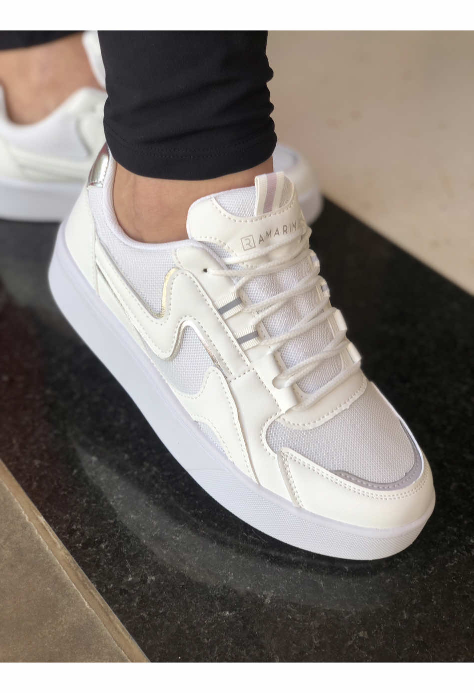 O querido do momento 😍 Tênis #sknramarim 📍Disponível lojas pezão Ibia e Araxá  Atendimento: 34988483281  #tenis #ramarim #tenisakn #snk #tenisfeminino #calcados #interacao 