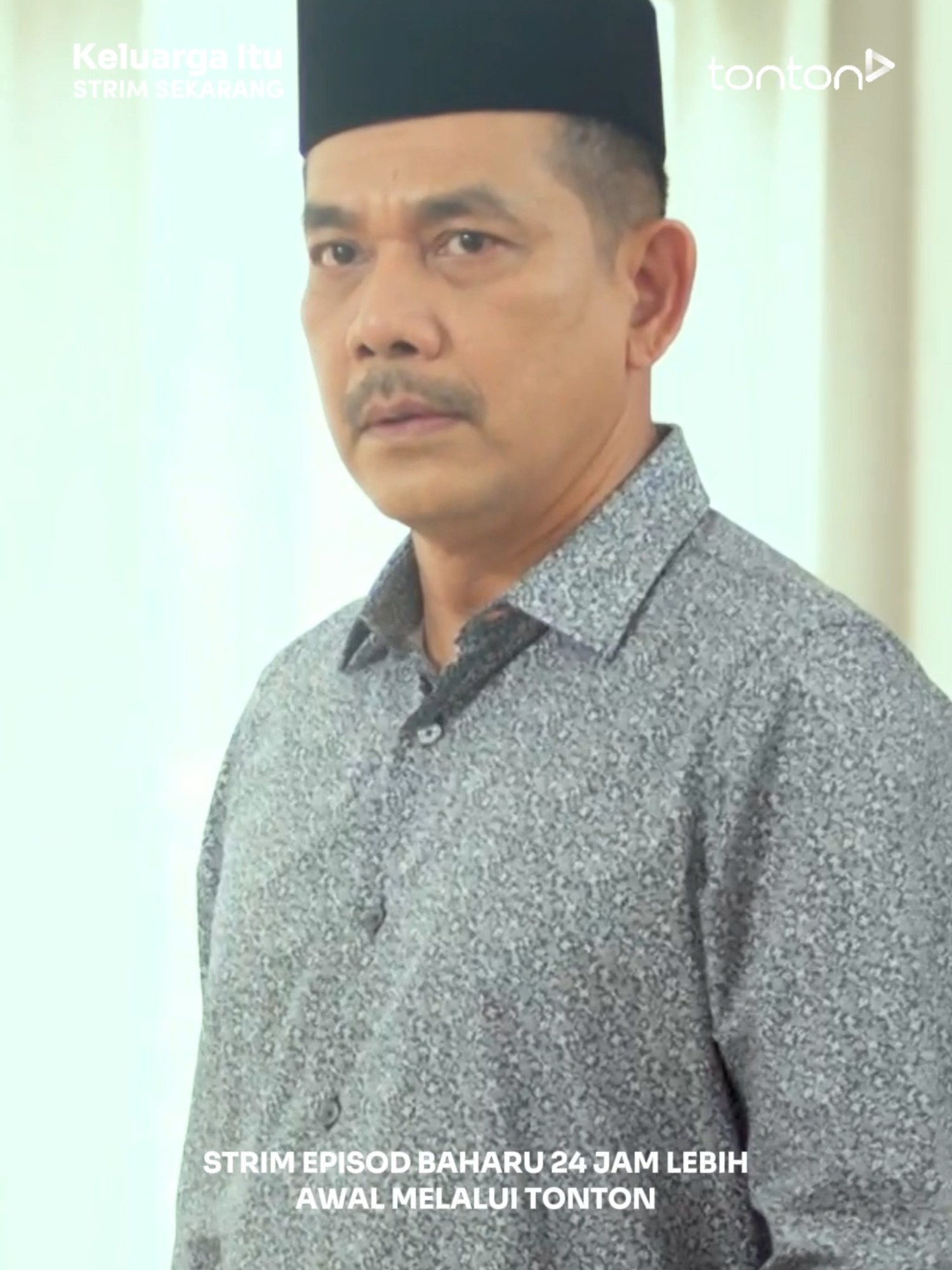 Ish! Sampai macam tu Iman buat dekat anak dia.. Chem nya pun lah.. erghhhhh Rancangan ini mengandungi adegan-adegan yang mungkin menyentuh sensitiviti sesetengah pihak. Bagaimanapun, paparan adalah bertujuan memberi pengajaran kepada masyarakat Korang boleh strim episod baharu #KeluargaItu 24 jam lebih awal di Tonton! ▶️ #KeluargaItu -> Jumaat-Ahad -> 9 malam di TV3! Pastikan korang subscribe Tonton supaya tak terlepas setiap episod tau! ▶️ ⁠Layan feeling korang 24/7 di phone atau di Smart TV! #TV3Malaysia #Tonton #DramaSangatTV3