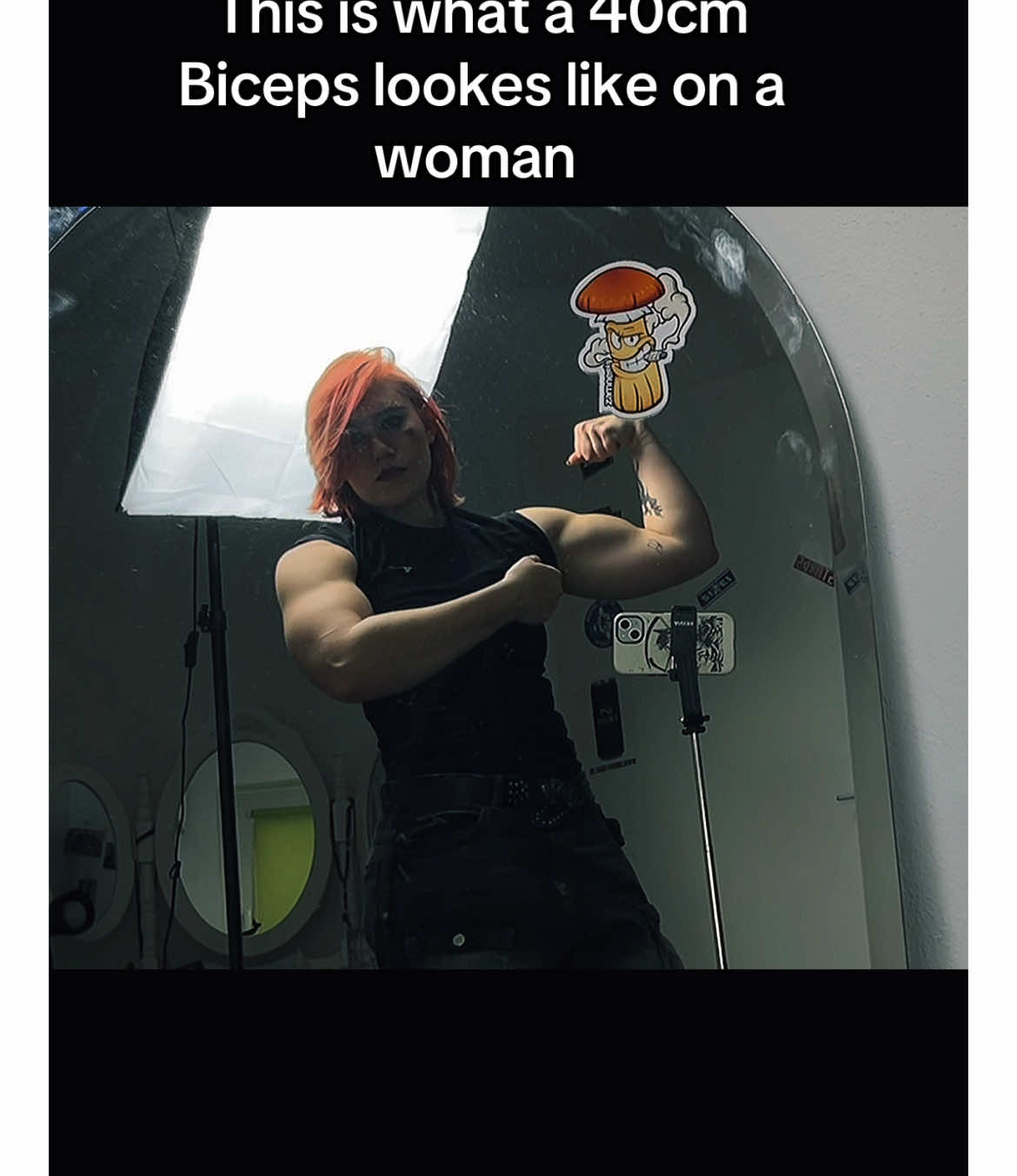 Let’s confuse some man 😎 #musclemommy #sleeperbuild #gymratsgirls #biceps #GymTok #musclegrowth #strongwomen 